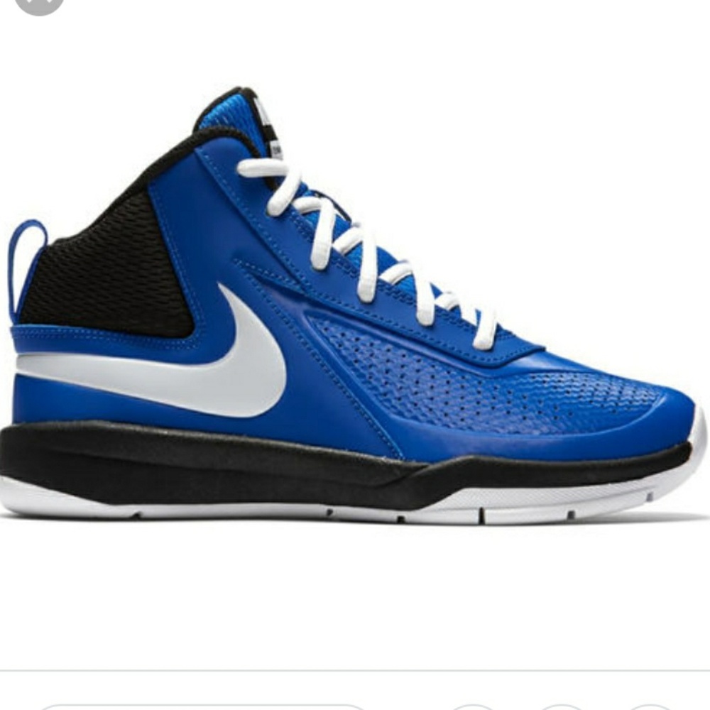 Nike Team Hustle D7 Basketball Shoes